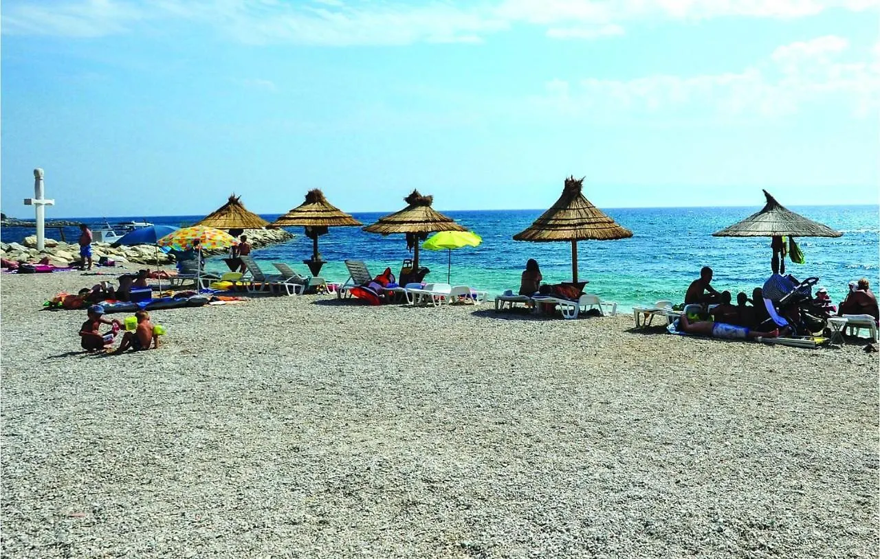 1 Bedroom Beautiful Apartment In Podstrana