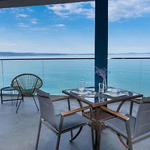 Apartment Beachfront Zanic, Podstrana