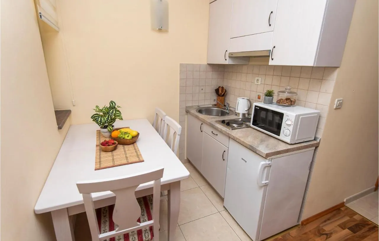 1 Bedroom Beautiful Apartment In Podstrana