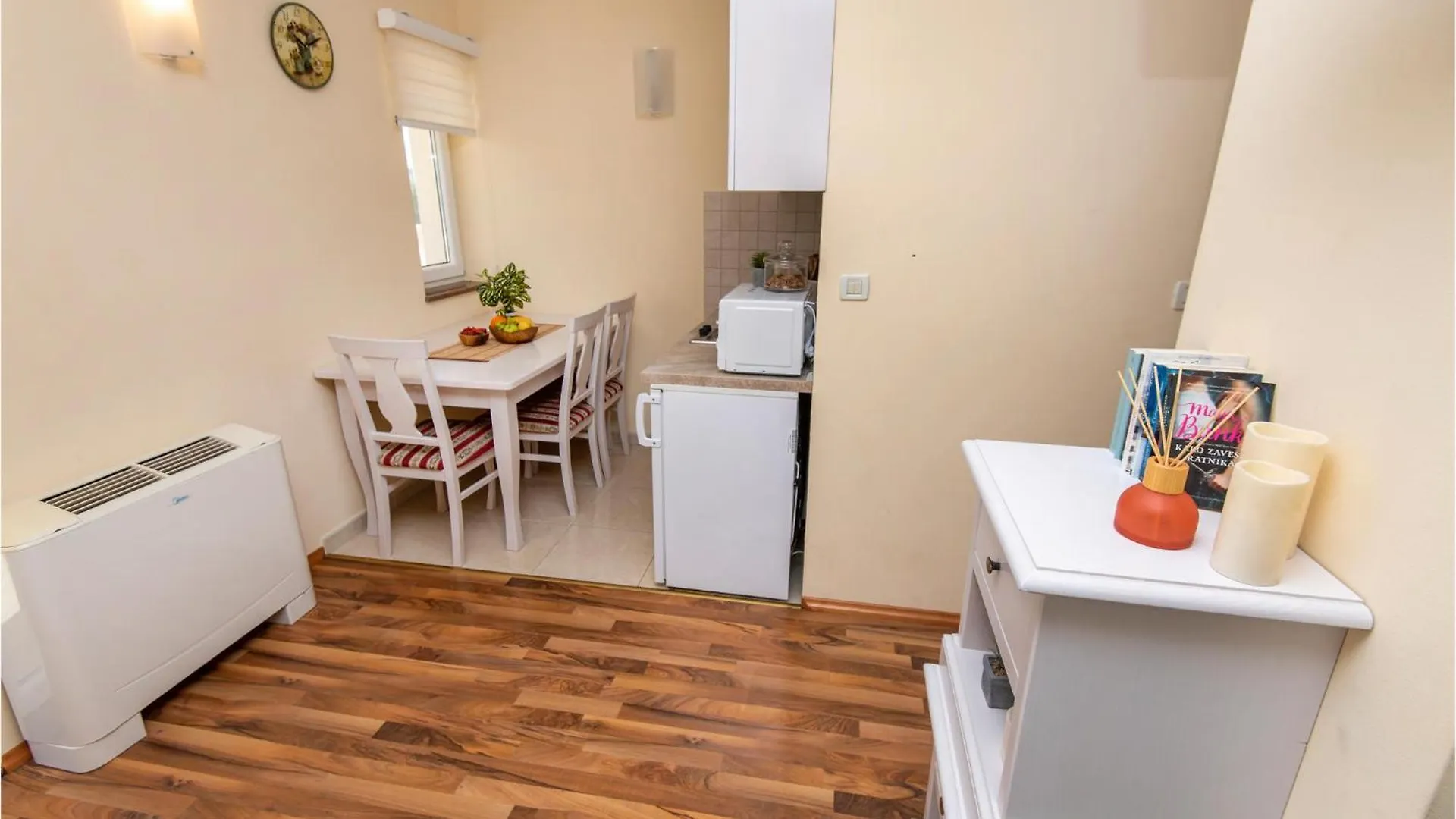 1 Bedroom Beautiful Apartment In Podstrana 0*,